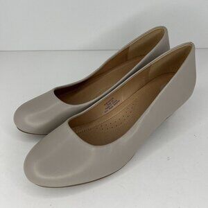 Oh My Light Smooth Beige Collection Slip-On Ballet Heels Womens Size 10 Shoes